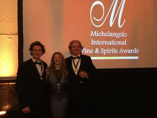 Michelangelo Awards Ceremony 2019 was a great success for the Blomendahl Team! The brand new Roxi`s Botanical received the excellent Platinum Award, making it among the best gins in South Africa.